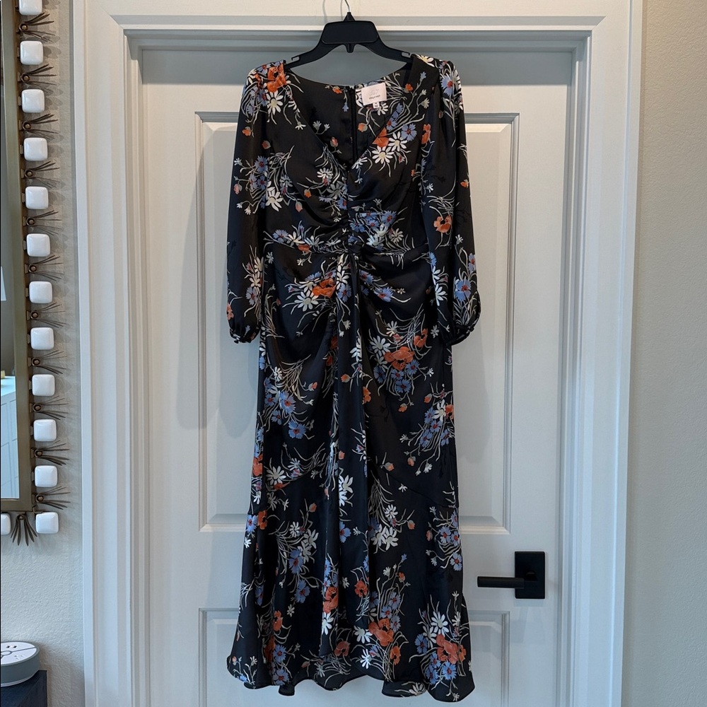 Gorgeous Cinq a Sept Black V neck Dress with Floral Accents - Size 10